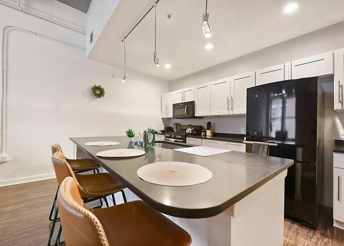 Apartment 1 Bedroom Downtown With Roof View