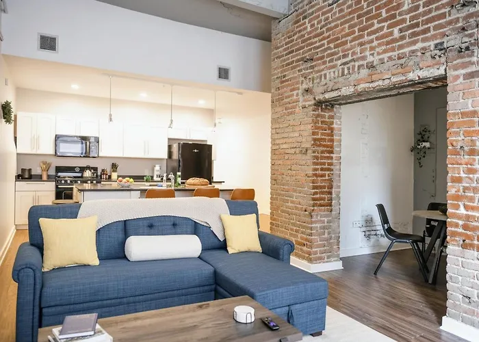 1 Bedroom Downtown With Roof View